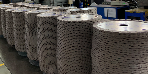 Каковы характеристики спеченного алмазного пильного лезвия, паяновой алмазной лезвия и гальванического алмазного пильного лезвия соответственно?